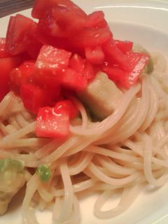 トマトとアボカドのクリームパスタ-レシピのメイン写真