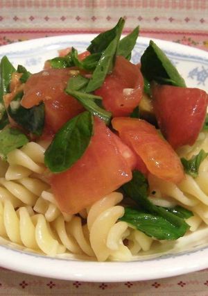 旅の思い出♪トマトとバジルの冷製パスタ-レシピのメイン写真