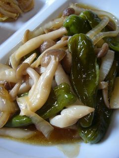 しめじとしし唐の玉ねぎドレッシング炒め♪-レシピのメイン写真