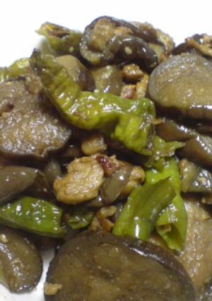 焼き肉のﾀﾚで！鶏皮と夏野菜炒め-レシピのメイン写真