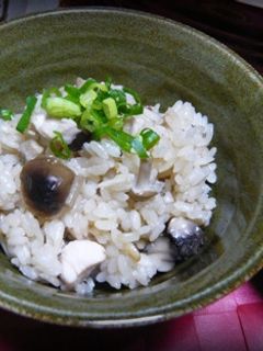 土鍋でつくるきのこの炊き込みご飯-レシピのメイン写真