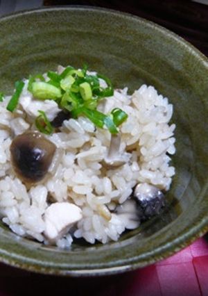 土鍋でつくるきのこの炊き込みご飯-レシピのメイン写真