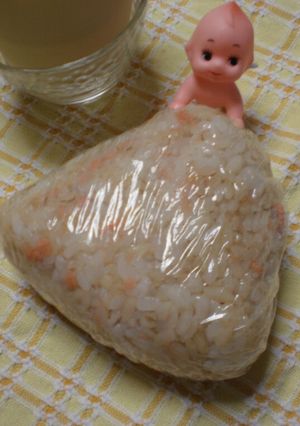 醤油とゴマ油のたれで*鮭フレおにぎり♥！-レシピのメイン写真