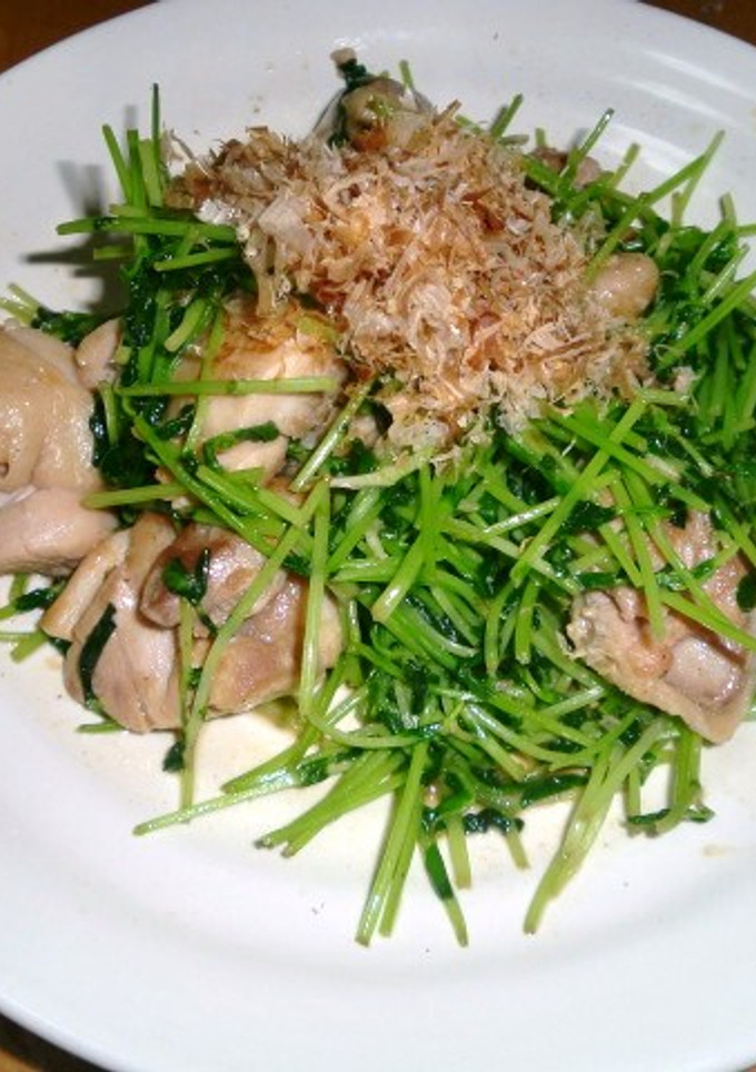 豆苗（とうみょう）と鶏肉のゴマ風味炒め-レシピのメイン写真