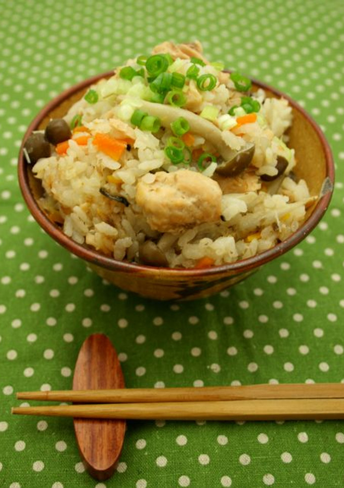 シャケ缶を使って！鮭の炊き込みご飯-レシピのメイン写真