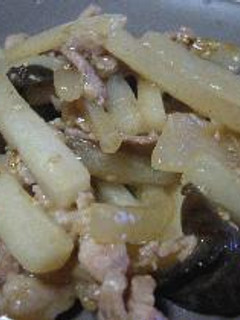 ちょっとこってりオイスターソースで豚肉と大根をいためてみました-レシピのメイン写真