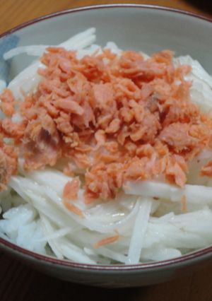 長いもの焼鮭ほぐしのせごはん。＾ω＾-レシピのメイン写真