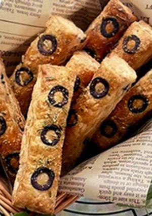 軽食に*ハーブとオリーブのスティックパイ-レシピのメイン写真