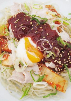 【『豚ばら肉と温泉卵』ピビン麺】の作り方-レシピのメイン写真