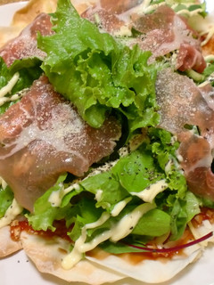 簡単!餃子の皮でサクサク★サラダピザ-レシピのメイン写真