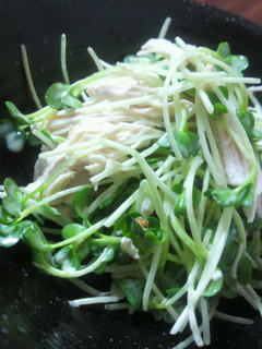 鶏肉とかいわれ和え(マヨメン味)-レシピのメイン写真