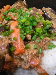 ハンバーグの残りと茄子の甘味噌丼♪-レシピのメイン写真