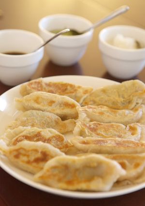 白菜と香味野菜いっぱいの手作り餃子♪-レシピのメイン写真