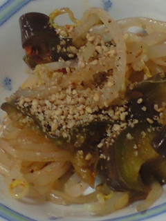 食べるラー油でもやしとナスのピリ辛和え-レシピのメイン写真