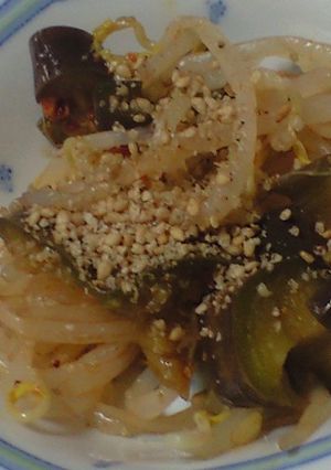 食べるラー油でもやしとナスのピリ辛和え-レシピのメイン写真