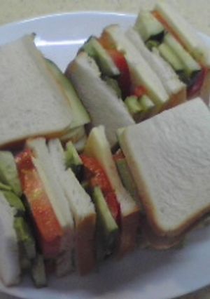 アボカドトマトチーズきゅうりサンドイッチ-レシピのメイン写真