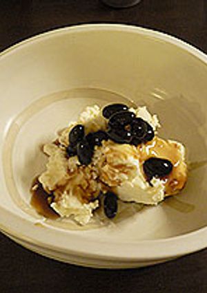 ３分デザート！クリームチーズに黒蜜と黒豆-レシピのメイン写真