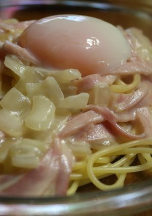 ハムたっぷり！温泉卵でカルボナーラ-レシピのメイン写真