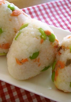 枝豆鮭チーズで鮮やかおにぎり-レシピのメイン写真