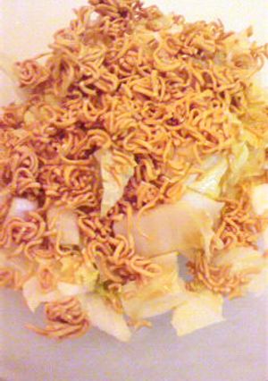 白菜でチキンラーメンサラダ♪-レシピのメイン写真