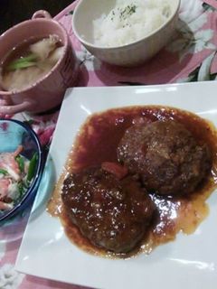 我が家の定番!ふっくら煮込みハンバーグ-レシピのメイン写真