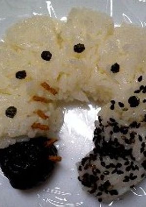 弁当にも✿　ご飯でかぶと虫の幼虫-レシピのメイン写真