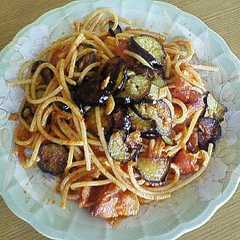 รูปของ ぜったい美味、なすとベーコンのパスタ