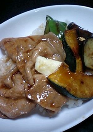 とろ〜りバターののった野菜たっぷり豚丼-レシピのメイン写真