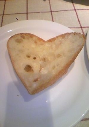 簡単切るだけ☆ハートのフランスパン-レシピのメイン写真