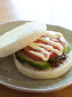 イングリッシュマフィンの肉味噌サンド-レシピのメイン写真