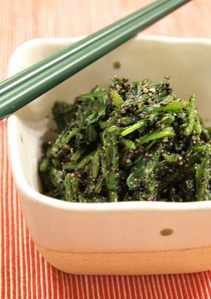 黒ごまが母の味♪ほうれん草の胡麻和え-レシピのメイン写真