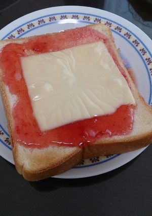 うちの定番☆いちごチーズトースト-レシピのメイン写真