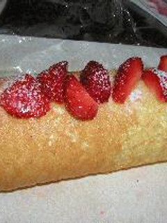 いちごのロールケーキ-レシピのメイン写真