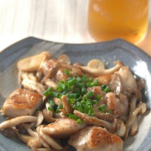 鶏もも肉と舞茸のにんにく味噌マヨ炒め♪