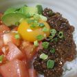 具のソースで簡単♪火を使わないアボトマ丼