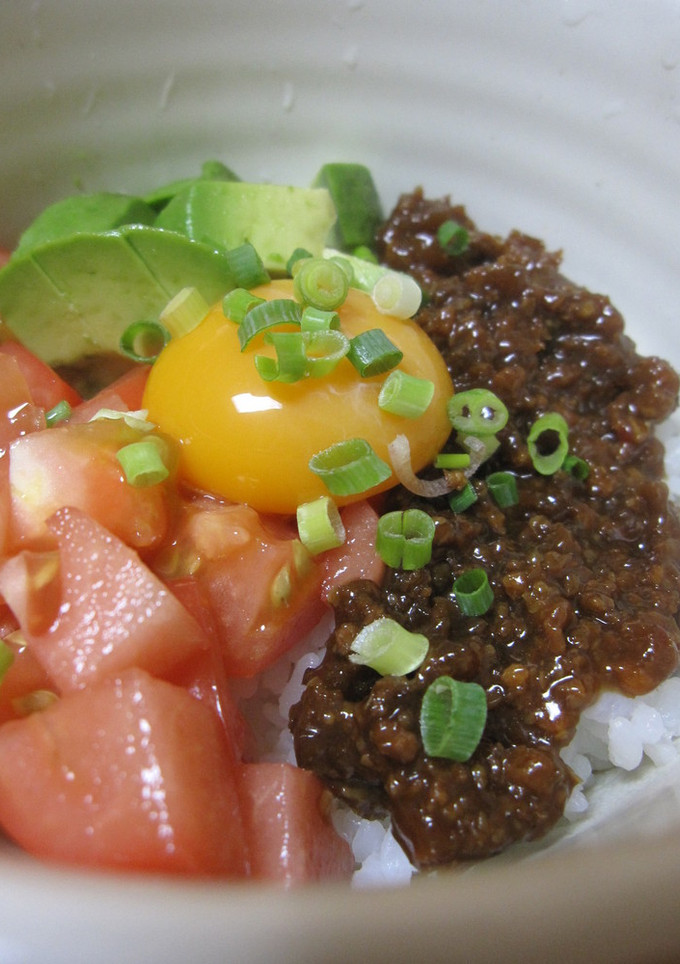 具のソースで簡単♪火を使わないアボトマ丼-レシピのメイン写真