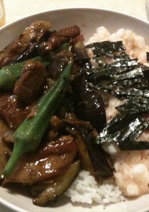 残った豚の角煮＋なすオクラ長芋スタミナ丼-レシピのメイン写真