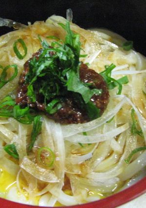 熱々うどん生玉子和えの肉味噌風味うどん-レシピのメイン写真