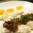 ぷるぷるゆで鶏の肉味噌大葉がけ