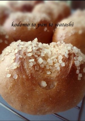 レンジでカラメル入り黒糖パン-レシピのメイン写真