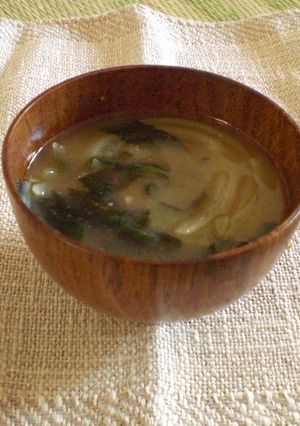 玉ねぎとわかめのお味噌汁-レシピのメイン写真