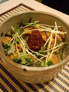 ☆のせるだけで美味しいかいわれ肉味噌丼☆-レシピのメイン写真
