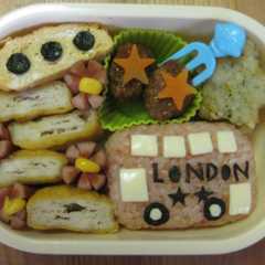 รูปของ ❤キャラ弁❤ロンドンバスおにぎり