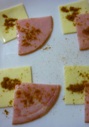 スライスチーズとスライスハムにカレー粉-レシピのメイン写真