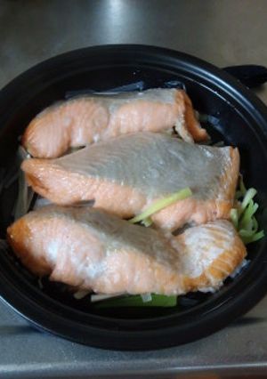 秋鮭食べよう！ネギと一緒にタジン蒸し-レシピのメイン写真