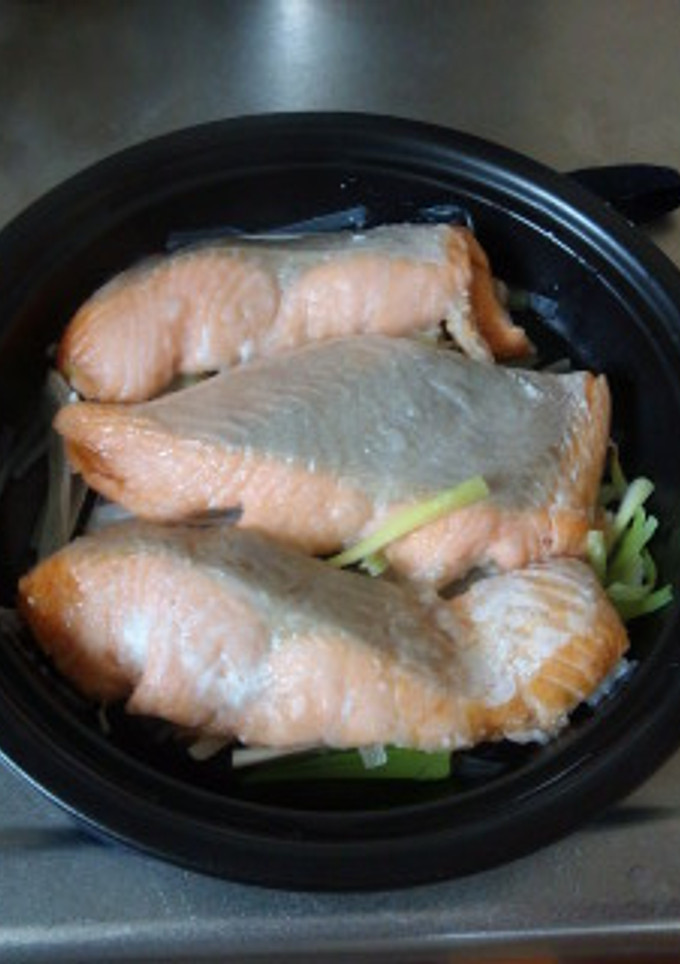 秋鮭食べよう！ネギと一緒にタジン蒸し-レシピのメイン写真