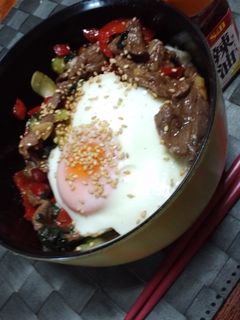 簡単カラフル焼き肉丼-レシピのメイン写真
