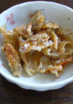 新聞紙が吸油！レンジでカリカリ鶏皮-レシピのメイン写真