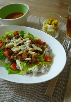 簡単なのに華やか♪タコライス-レシピのメイン写真