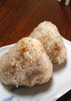 コクうま!おかかチーズおむすび♪-レシピのメイン写真